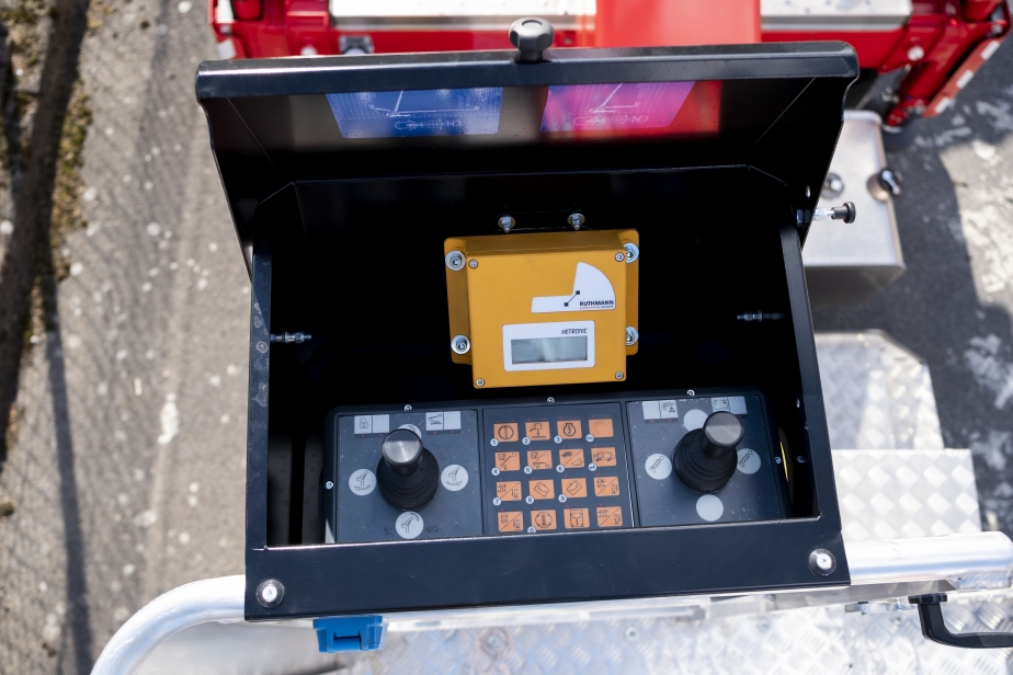 Cockpit ECOLINE 230 LKW-Arbeitsbühne