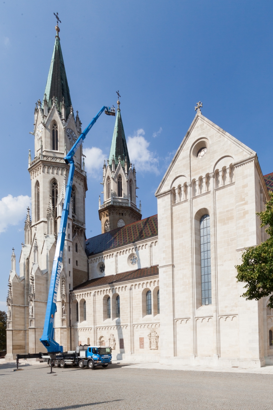 SKYperformance STEIGER T 900 HF von Felbermayr am Klosterneuburg