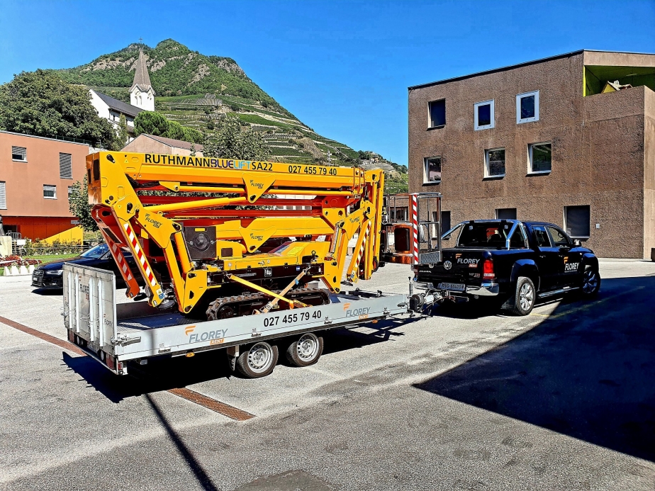 Florey Rent RUTHMANN BLUELIFT Raupenarbeitsbühne auf Anhänger