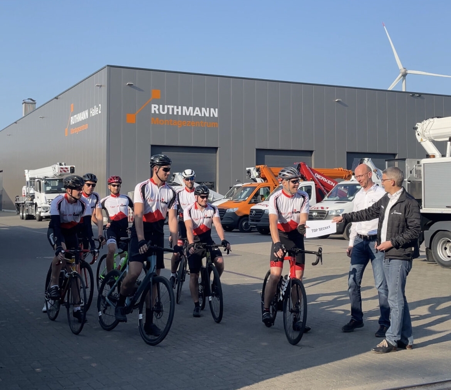 Der "TOP SECRET" Umschlug wurde vom RUTHMANN Team mit dem Fahrrad nach Maastricht gebracht