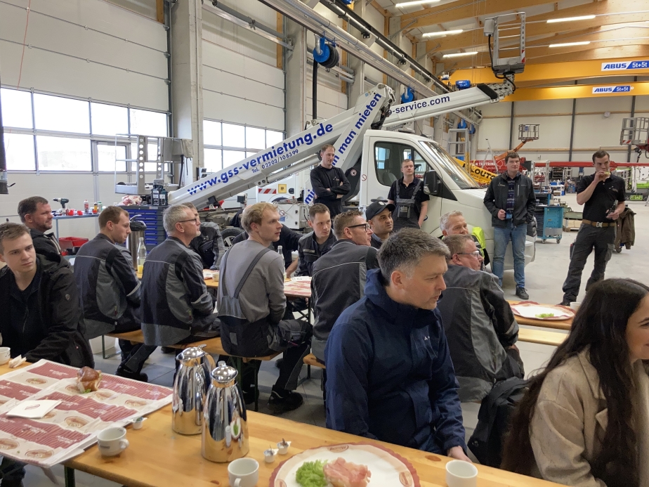 Zur Eröffnung der neuen Service-Halle gab es ein leckeres Frühstück für die Kolleginnen und Kollegen.