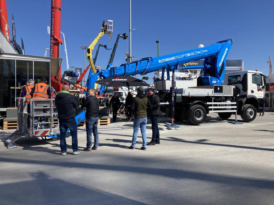 Bodennahes Beladen ist für den neuen STEIGER T 380 XS kein Problem
