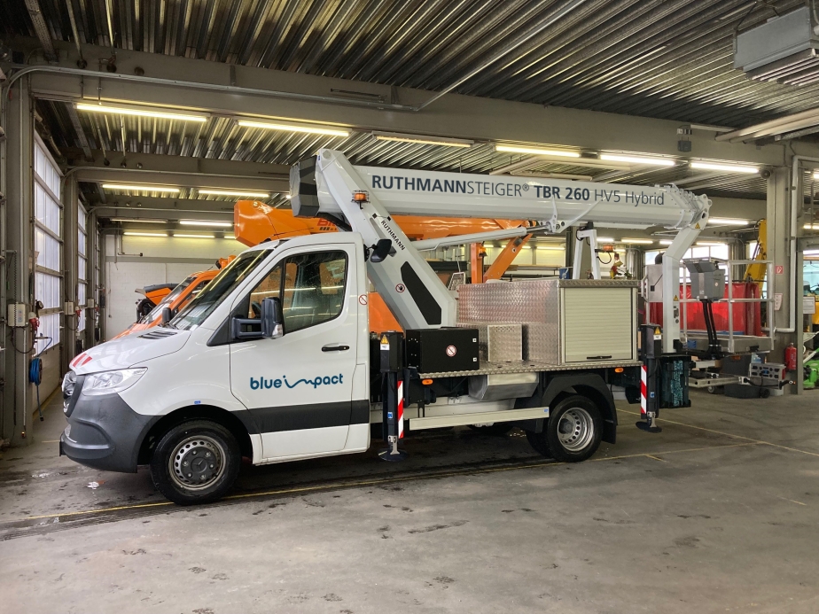 Der RUTHMANN STEIGER® TBR 260 HV 5 Hybrid in Transportposition