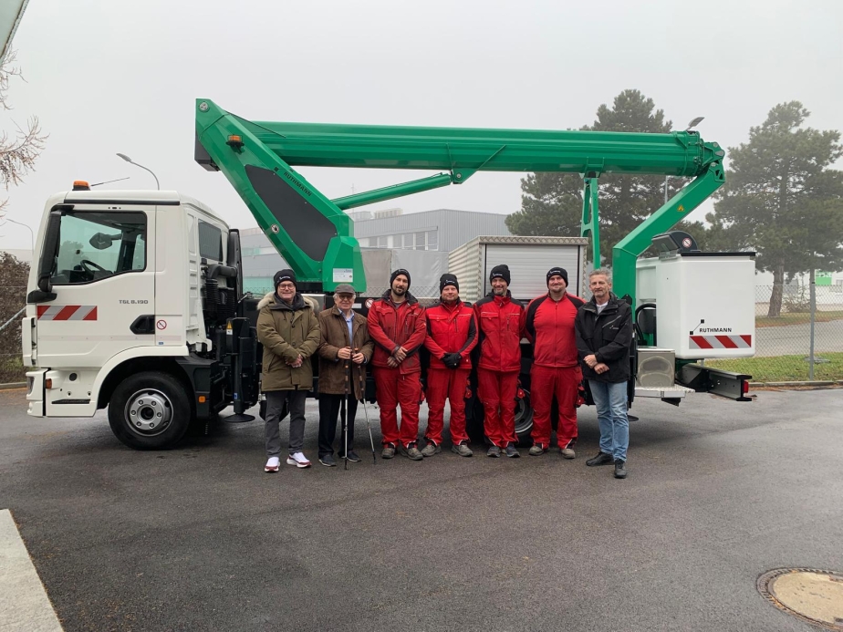 Martin Zach (RMÖ) übergibt an Ing. H. Kratochwill GesmbH