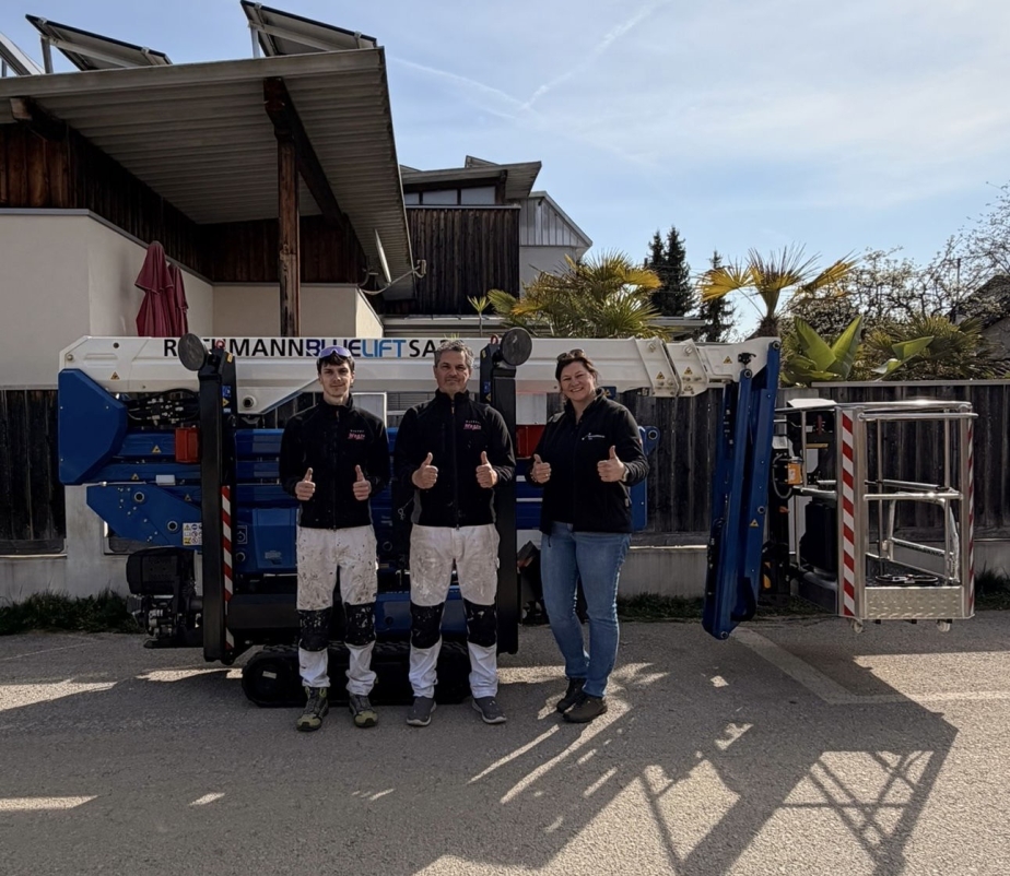 Jessica Wölkart (RMÖ) Übergibt an Malerei Woath