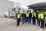 Jessica Wölkart (RMÖ) übergibt den RS 200 an Schneider Facility Group GmbH