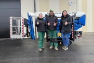 Jessica Wölkart (RMÖ) übergibt an Walcher Dienstleistungen