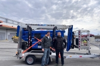 Franz Knopper (RMÖ) übergibt Bluelift SA18HB an Malerbetrieb Gernot Leitgeb